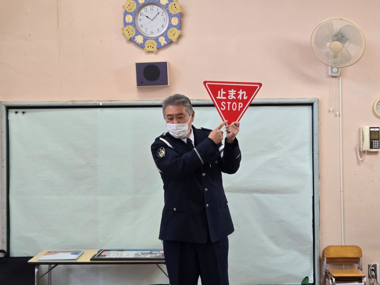 標識「止まれ」