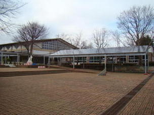 竹園東小学校の太陽光発電システムの写真