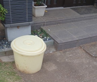 蓋付き容器例バケツ画像