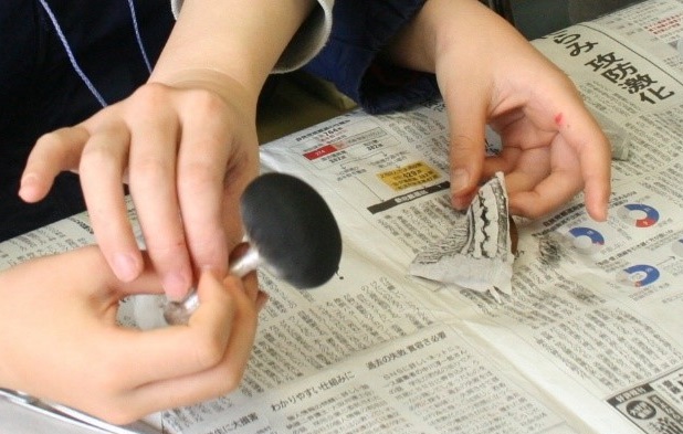拓本体験の様子