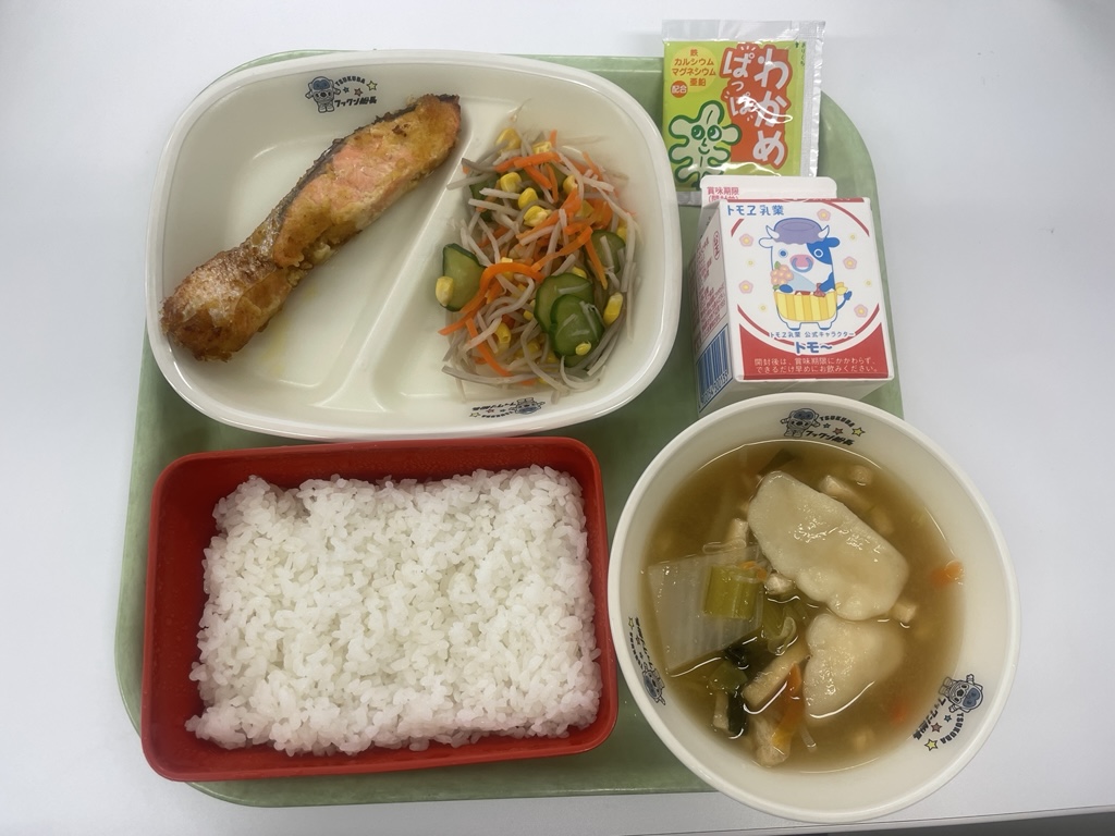 つくばすこやか給食センター豊里の給食のお膳の写真