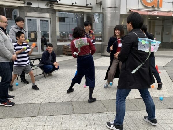 「アブウド採らず」を楽しんでいる様子