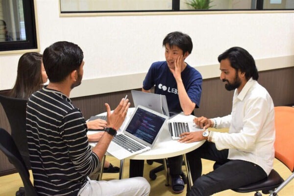 会議をしている様子