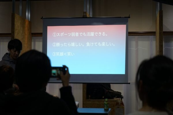 澤田さんがゆるスポーツの魅力について語っている様子