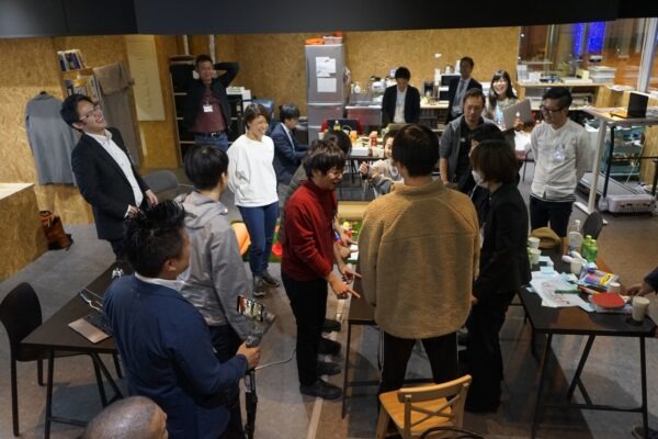 楽しく話し合っている様子