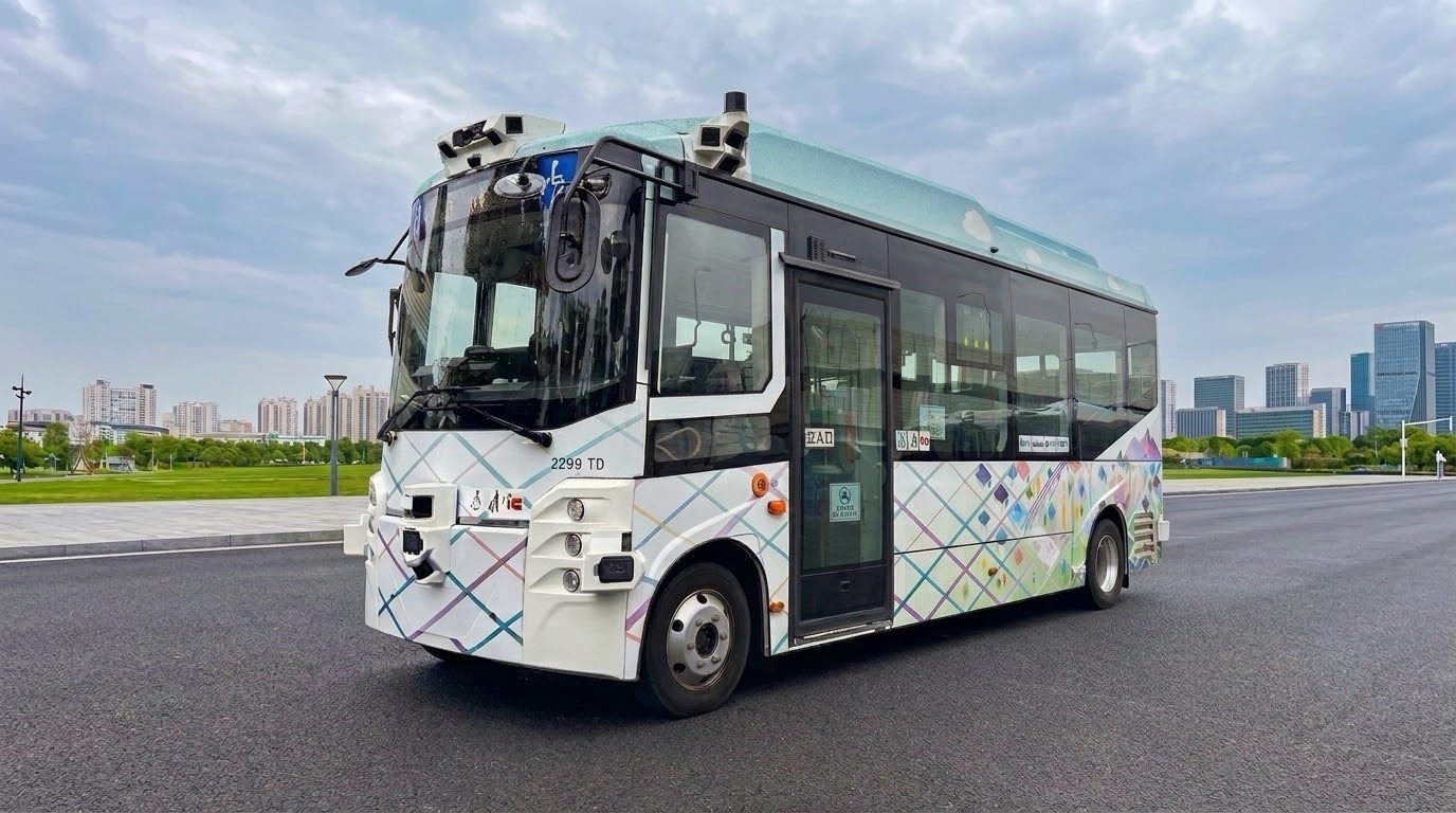 自動運転バス実写画像