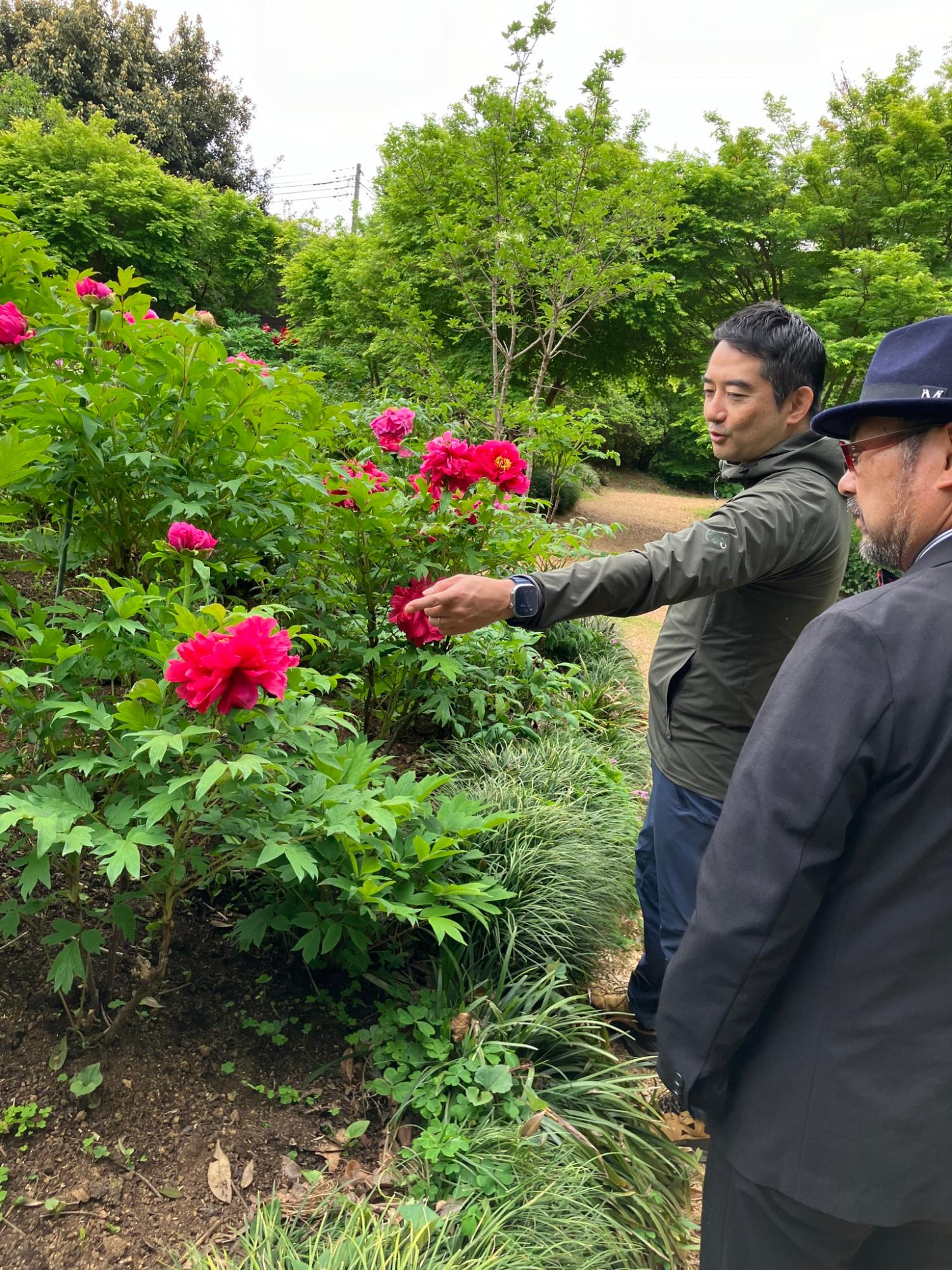関園長と園内を周る市長