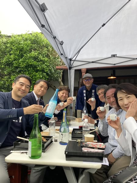 参加者の皆さんで乾杯
