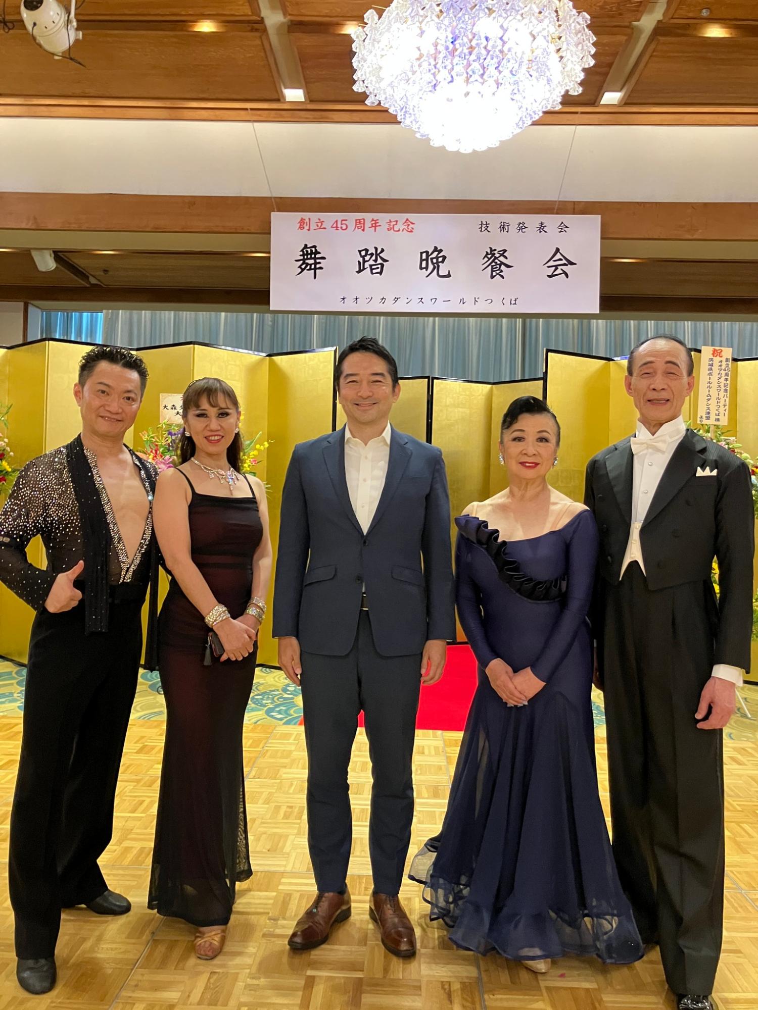 オオツカダンスワールドの皆さんとの記念写真