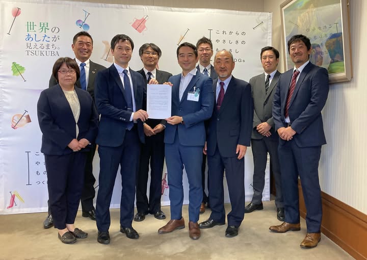 要望書を受け取る様子