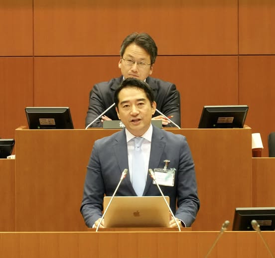 所信表明を行う市長