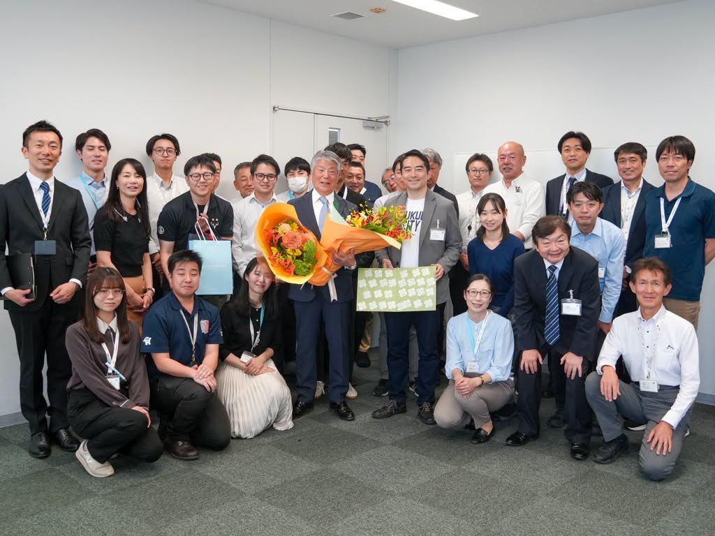 数多く集まった職員たち。スポーツ未来室当時の若手も、今や多くの重要な役割を担って活躍しています。