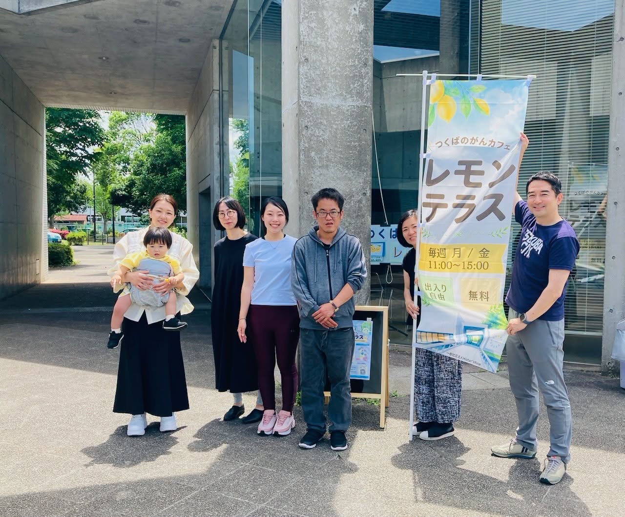 現地でどこにのぼり置けばわかりやすいか、とかも話してきました。今後ペデストリアンデッキ側にも設置します。