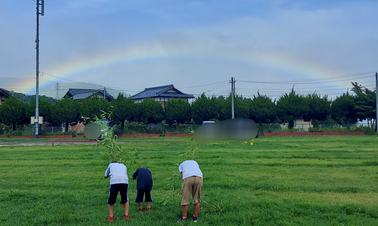 旧小田小学校校庭から見えた虹