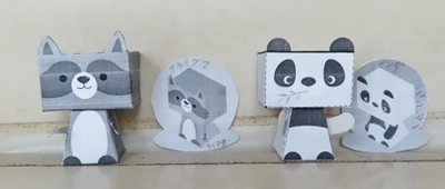 ペーパークラフトで作ったパンダやアライグマの写真