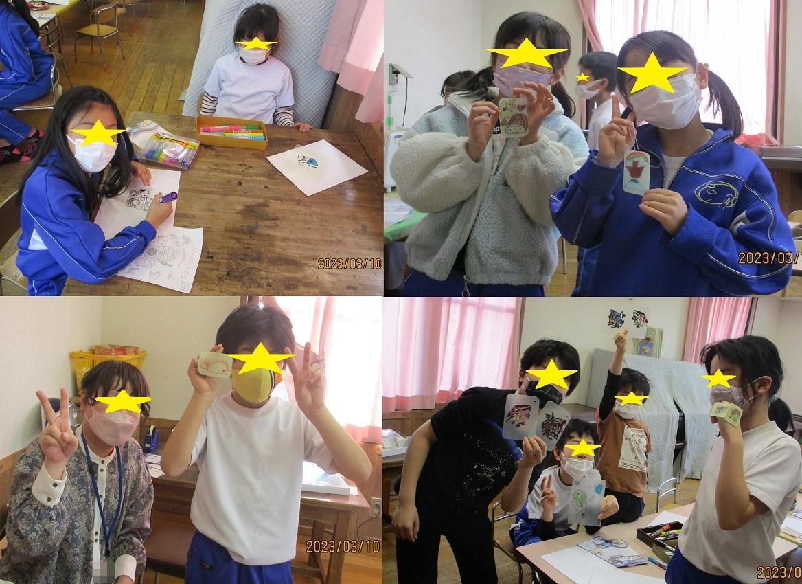 出来上がった光るプラ板と一緒に記念撮影する子供たち