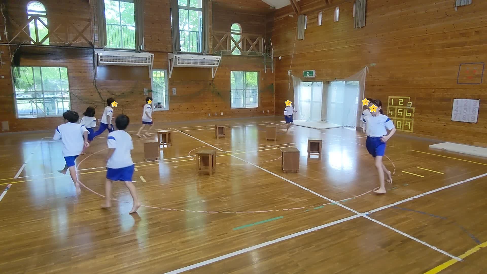 曲に合わせて歩いている所