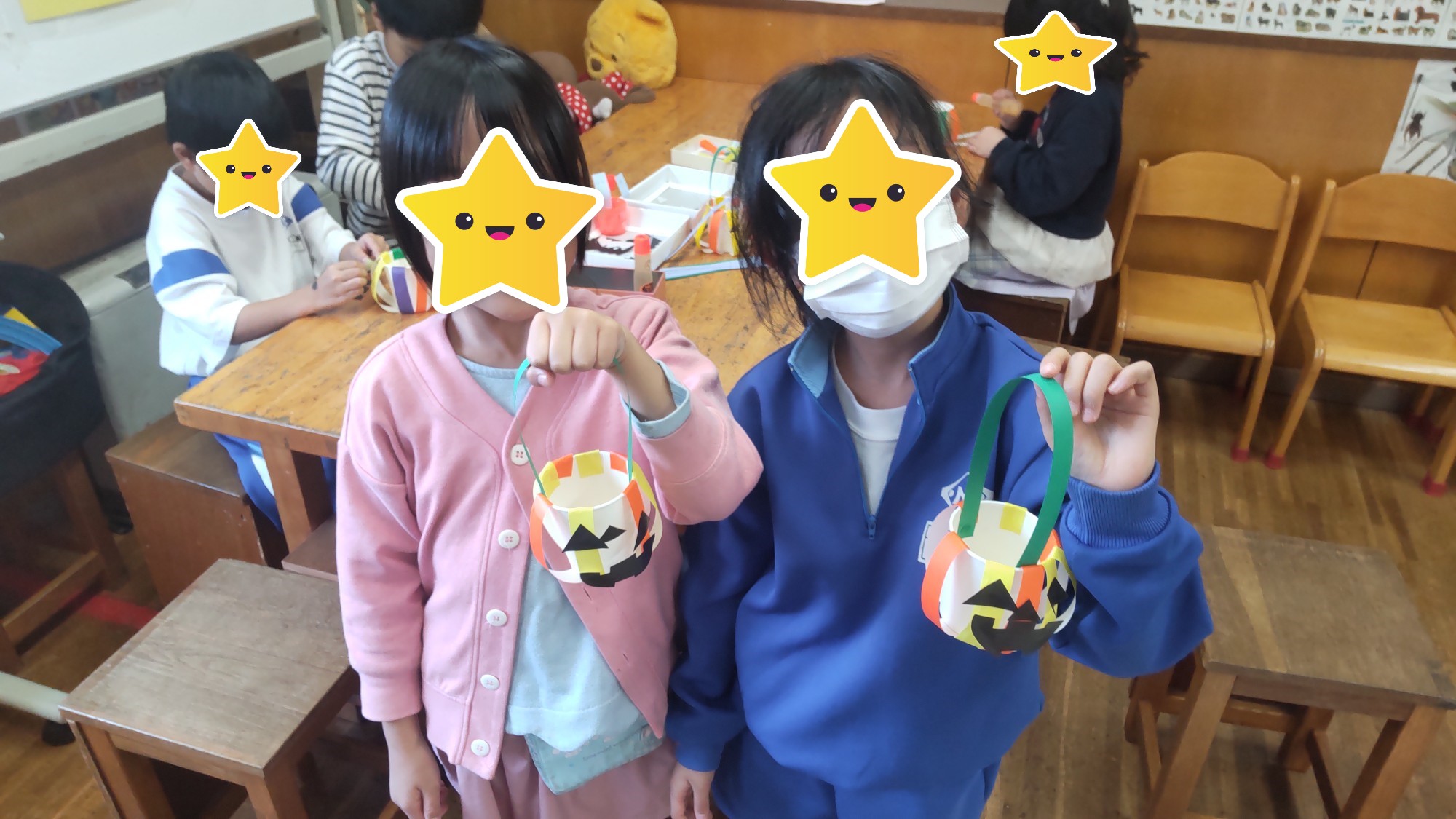 出来上がったキャンディーポットを持っている所②