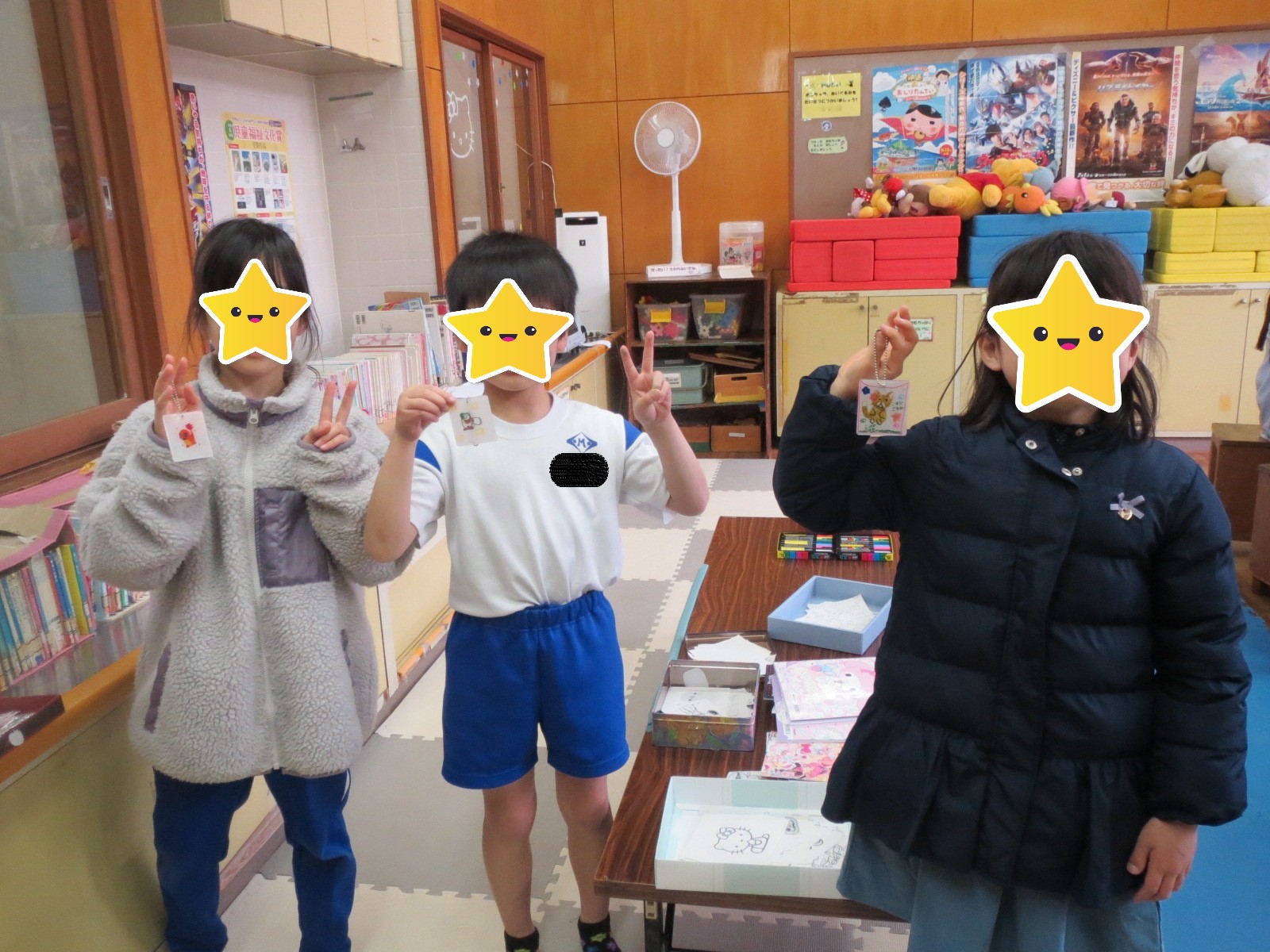 出来上がったプラバンと一緒に