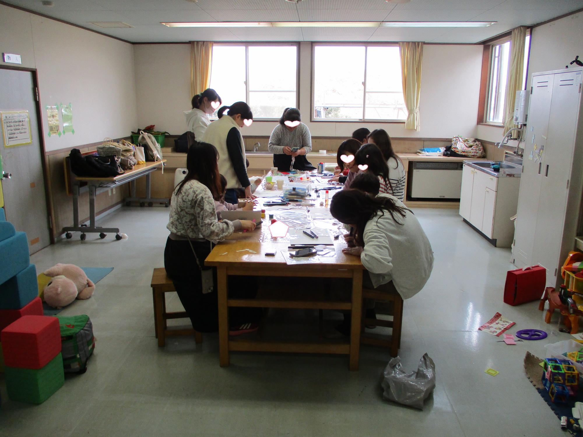 楽しく和気あいあいと制作中