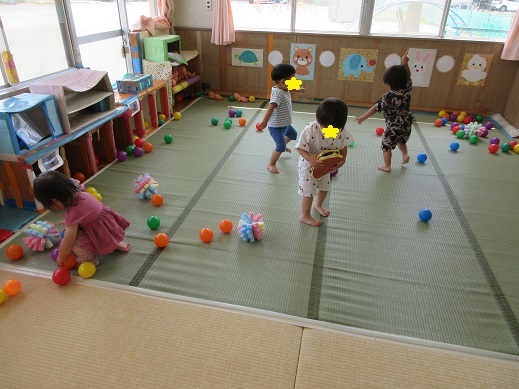 たくさんのボールで大喜び