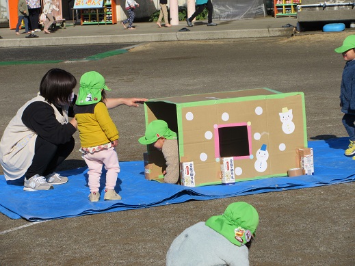トンネルをくぐるばら組