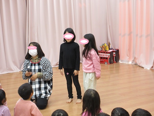 罰ゲームで恥ずかしがる5歳児