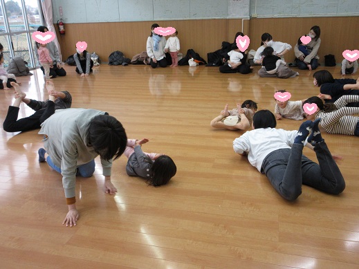 リズム遊びの亀も親子で楽しみました。