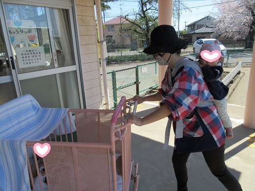 眠くなり泣き出す0歳児