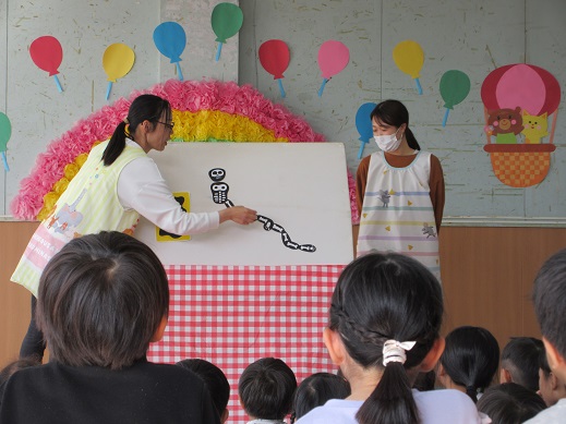 がいこつお化けが上手く戻れない場面