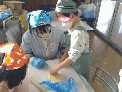 先生と遺書にクッキーの方を抜く子