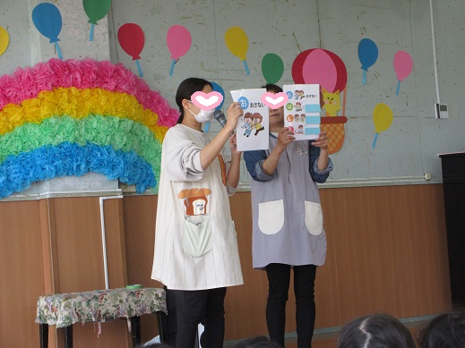 避難時の合言葉で約束する子どもたち