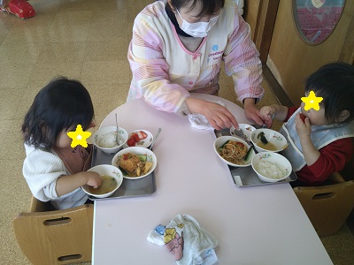 節分集会の給食は、鬼のコロッケでした。0歳児クラスも喜んで食べました。