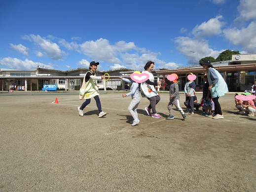 先生から5歳児にバトンが渡る瞬間