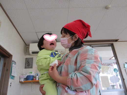 保育士が助けに来てくれました。保育士は気持ちを代弁してくれました。
