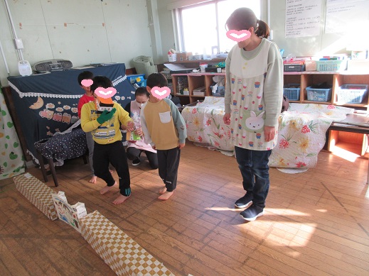 人間の進化を演じるすみれ組
