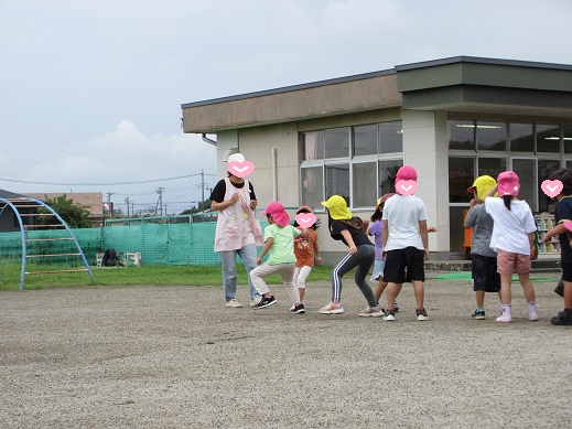 リレーに挑戦する5歳児