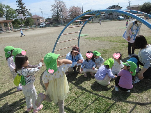 『とんとんとん』と家をノックするオニさんとのやりとり