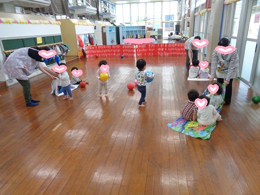 大布やボールで遊ぶばら組