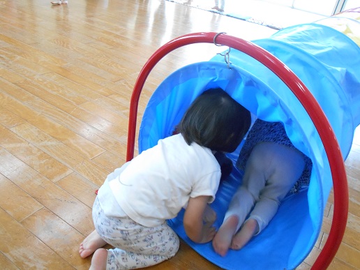 トンネルくぐり