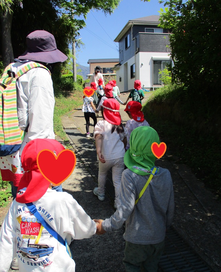 小田保育所のおともだちとお散歩