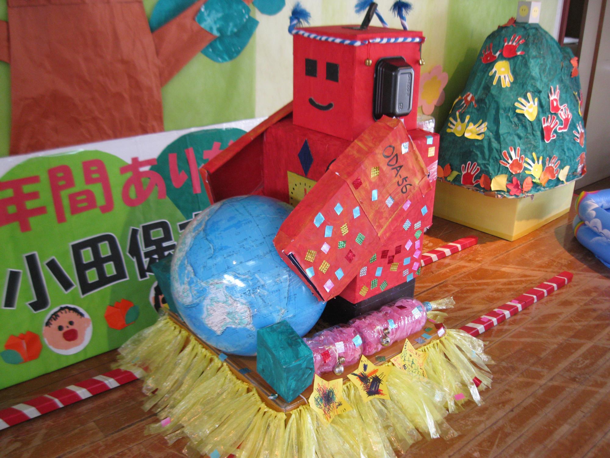 子どもたちが作ったロボットのおみこしの写真です。