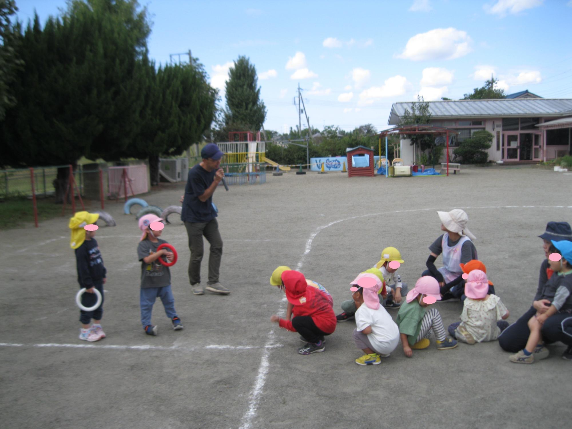 かけっこをしている写真です。