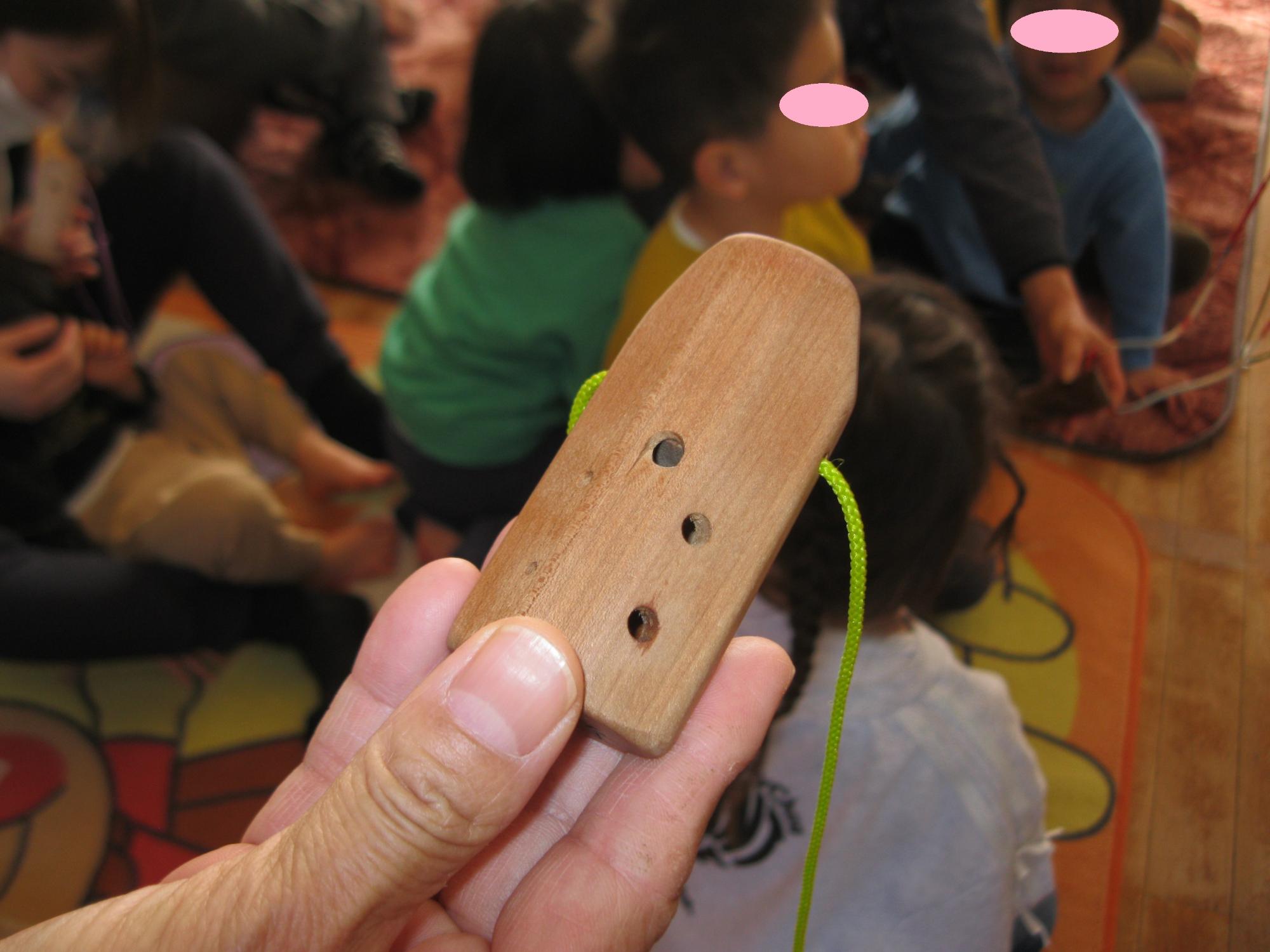 樹音は木をくりぬいて作ってあるそうです。