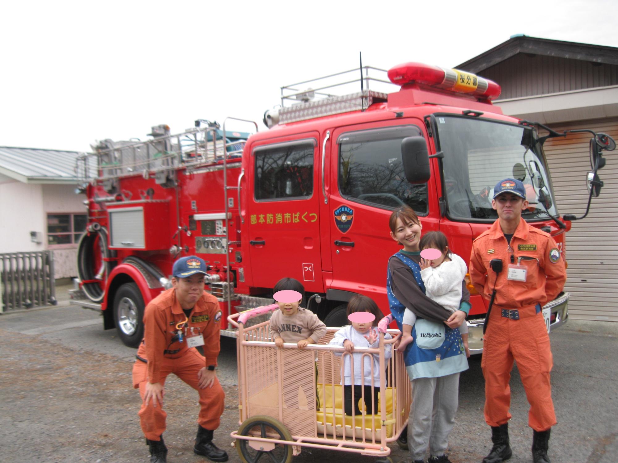 消防士さんと記念撮影をしました。