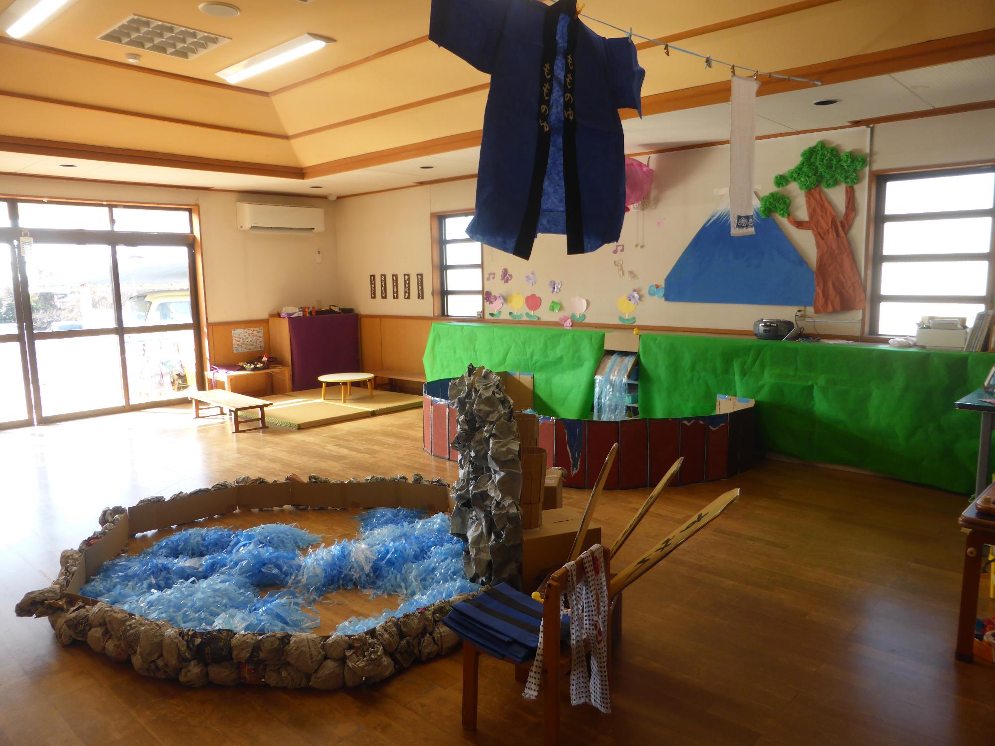 温泉施設のオープン前です。湯もみセットもあります。