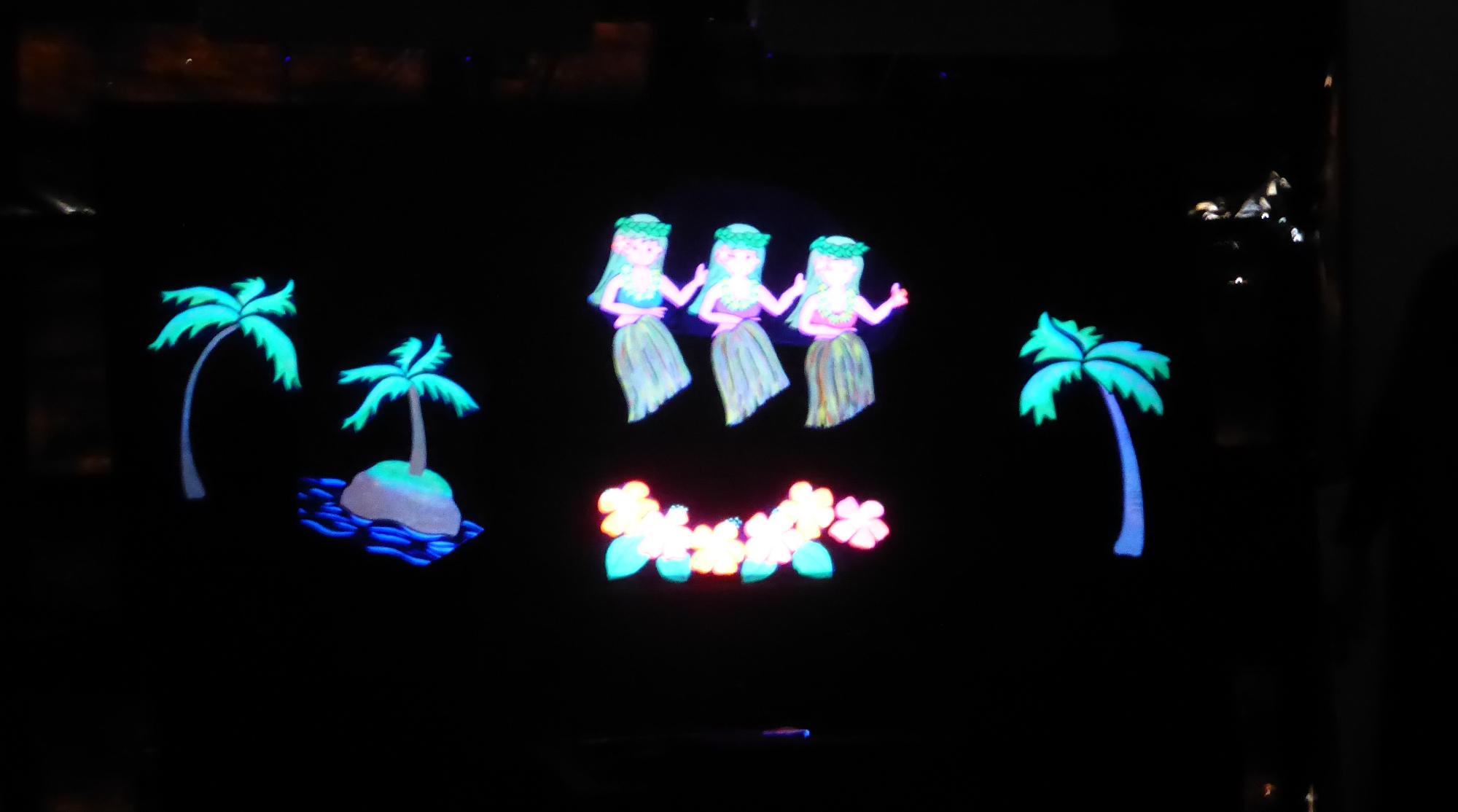 ブラックパネルシアターをみています