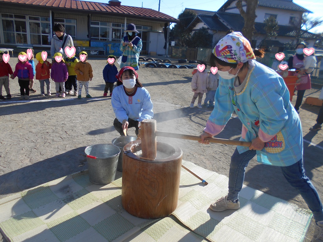 先生がもちつき