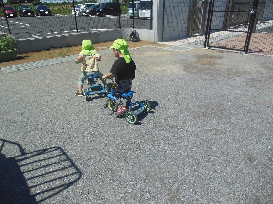 三輪車遊び