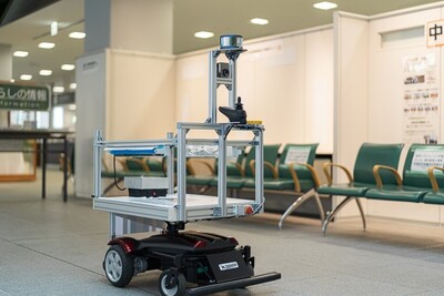 UV-C紫外線照射 自動巡回ロボットの写真